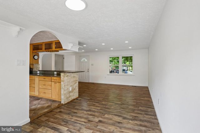 5706 OAK APPLE CT, Burke, VA 22015