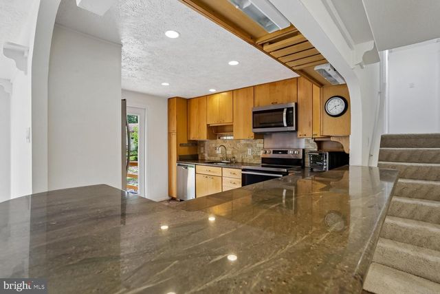 5706 OAK APPLE CT, Burke, VA 22015