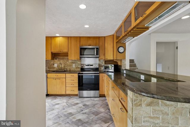 5706 OAK APPLE CT, Burke, VA 22015