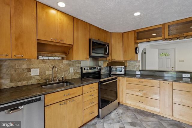 5706 OAK APPLE CT, Burke, VA 22015