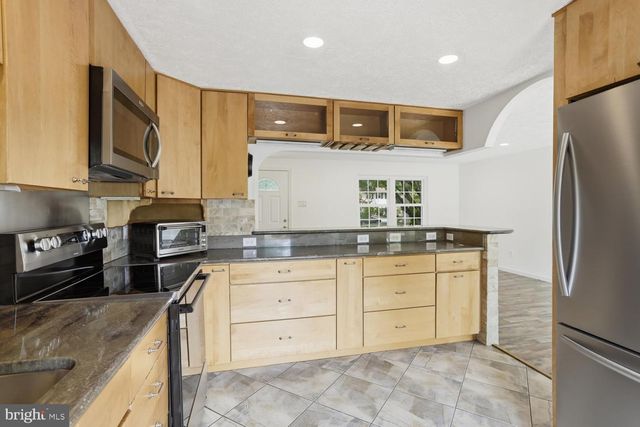 5706 OAK APPLE CT, Burke, VA 22015