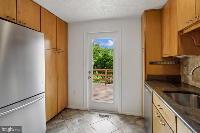 5706 OAK APPLE CT, Burke, VA 22015
