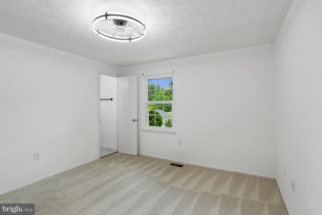 5706 OAK APPLE CT, Burke, VA 22015