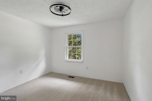 5706 OAK APPLE CT, Burke, VA 22015