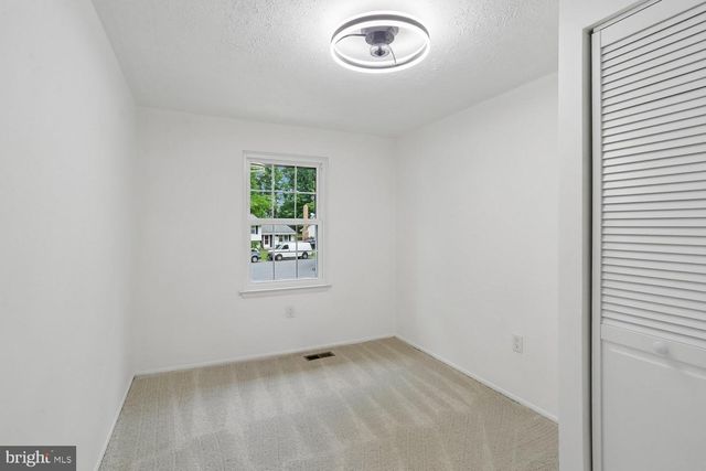5706 OAK APPLE CT, Burke, VA 22015
