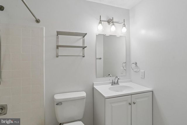 5706 OAK APPLE CT, Burke, VA 22015