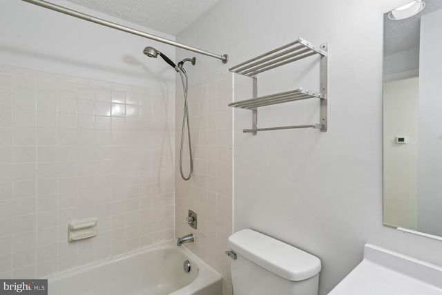 5706 OAK APPLE CT, Burke, VA 22015