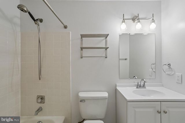 5706 OAK APPLE CT, Burke, VA 22015