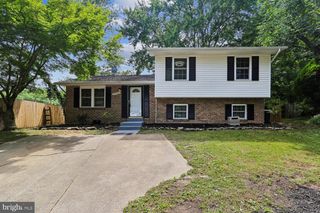 5706 OAK APPLE CT, Burke, VA 22015