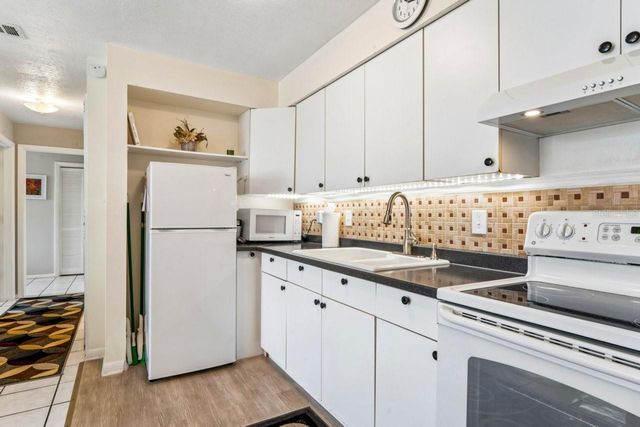 4363 TAHITIAN GARDENS CIRCLE B, Holiday, FL 34691