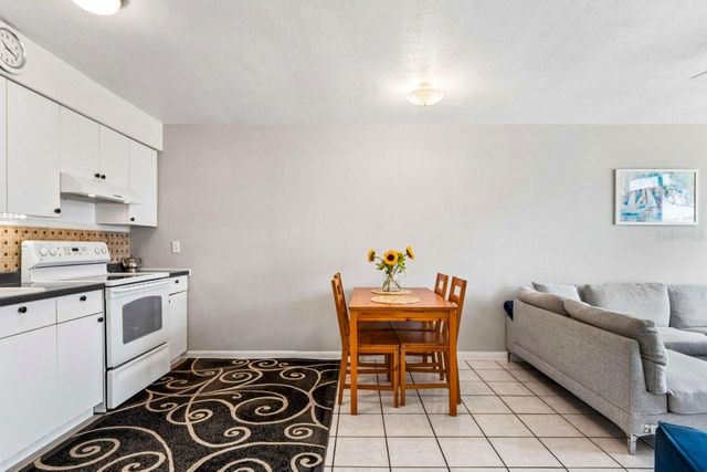 4363 TAHITIAN GARDENS CIRCLE B, Holiday, FL 34691