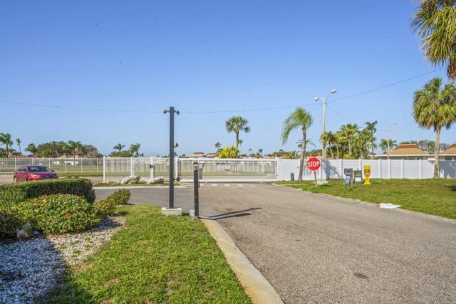 4363 TAHITIAN GARDENS CIRCLE B, Holiday, FL 34691