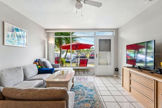 4363 TAHITIAN GARDENS CIRCLE B, Holiday, FL 34691