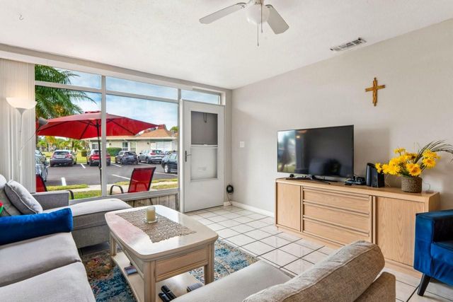 4363 TAHITIAN GARDENS CIRCLE B, Holiday, FL 34691