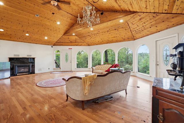 14507 Misty Winds Ln, Grass Valley, CA 95949