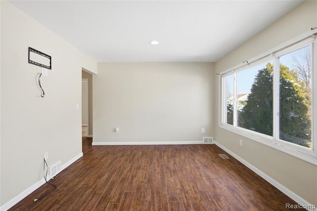 26301 Clancy Street, Roseville, MI 48066