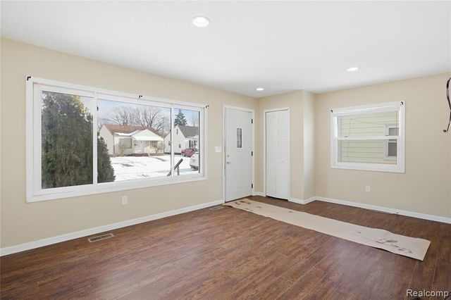 26301 Clancy Street, Roseville, MI 48066