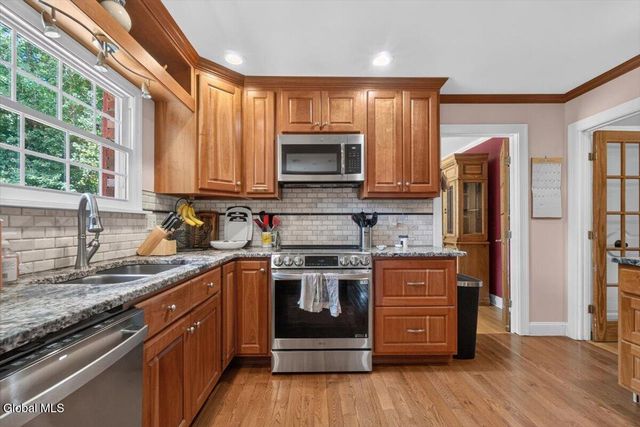 845 Northumberland Drive, Niskayuna, NY 12309