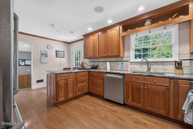 845 Northumberland Drive, Niskayuna, NY 12309