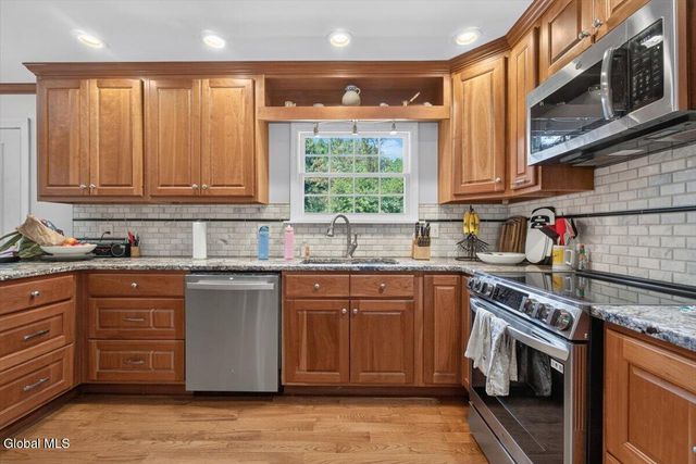 845 Northumberland Drive, Niskayuna, NY 12309