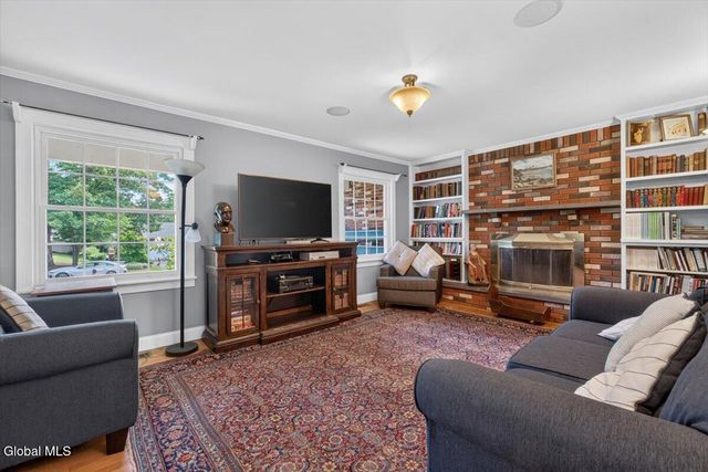 845 Northumberland Drive, Niskayuna, NY 12309