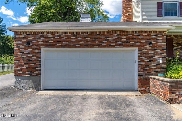 845 Northumberland Drive, Niskayuna, NY 12309