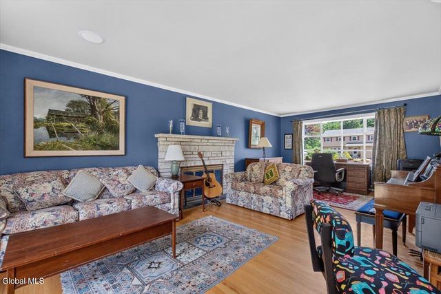 845 Northumberland Drive, Niskayuna, NY 12309