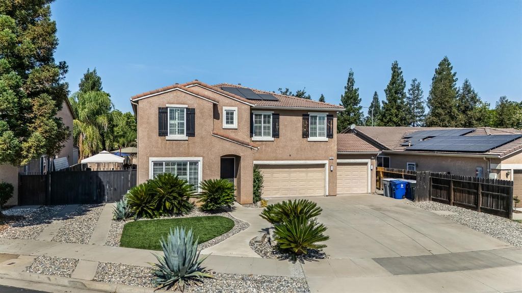 Image 1 of property listing at 1942 Hanson Avenue, Clovis, CA 93611