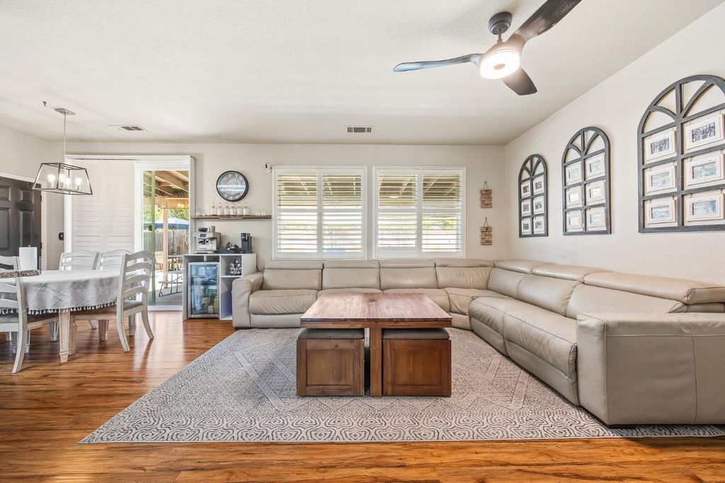 Image 10 of property listing at 1942 Hanson Avenue, Clovis, CA 93611