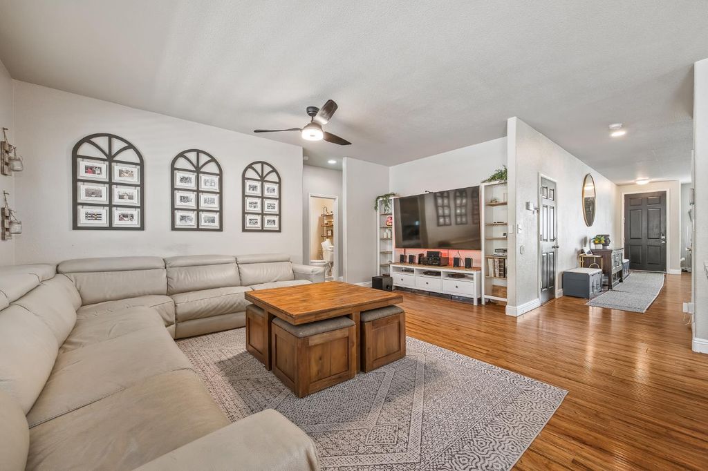 Image 12 of property listing at 1942 Hanson Avenue, Clovis, CA 93611