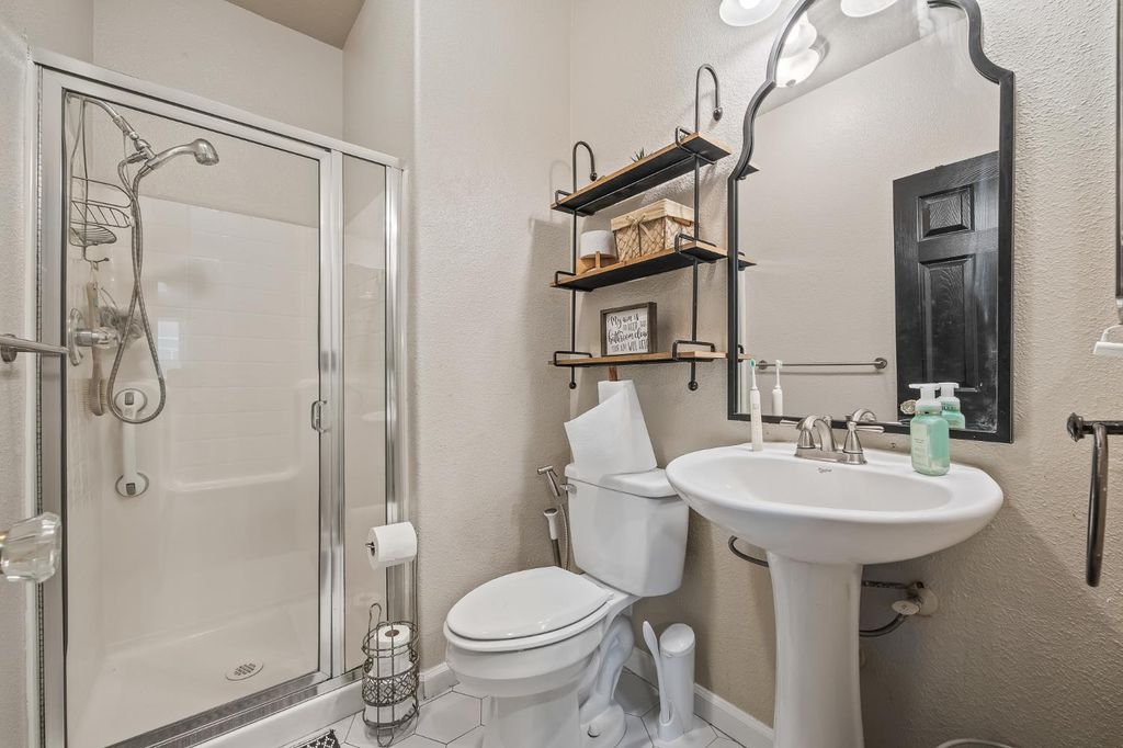 Image 13 of property listing at 1942 Hanson Avenue, Clovis, CA 93611