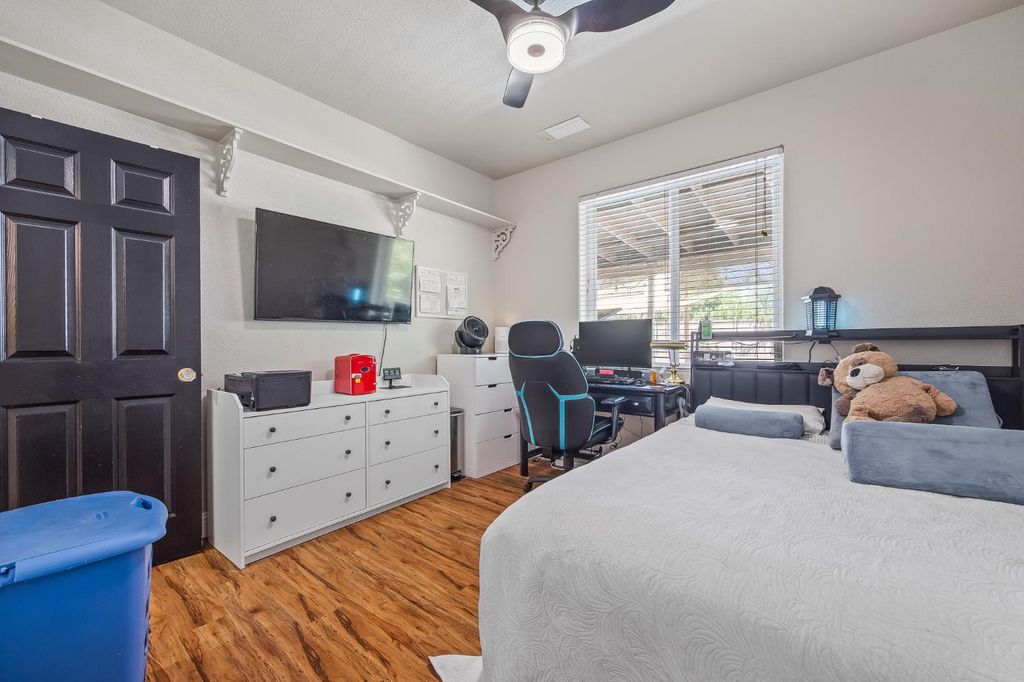 Image 15 of property listing at 1942 Hanson Avenue, Clovis, CA 93611