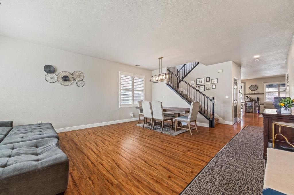 Image 2 of property listing at 1942 Hanson Avenue, Clovis, CA 93611