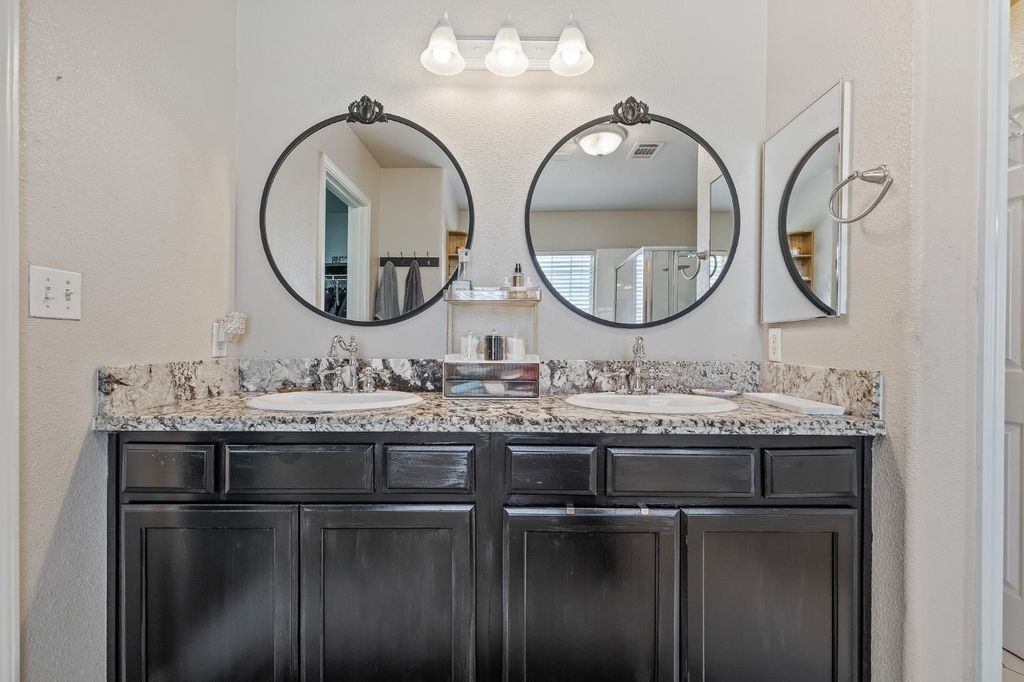 Image 25 of property listing at 1942 Hanson Avenue, Clovis, CA 93611