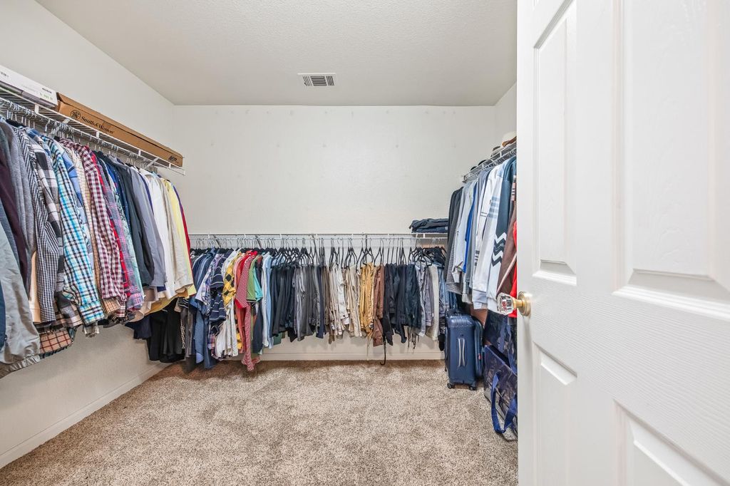 Image 26 of property listing at 1942 Hanson Avenue, Clovis, CA 93611