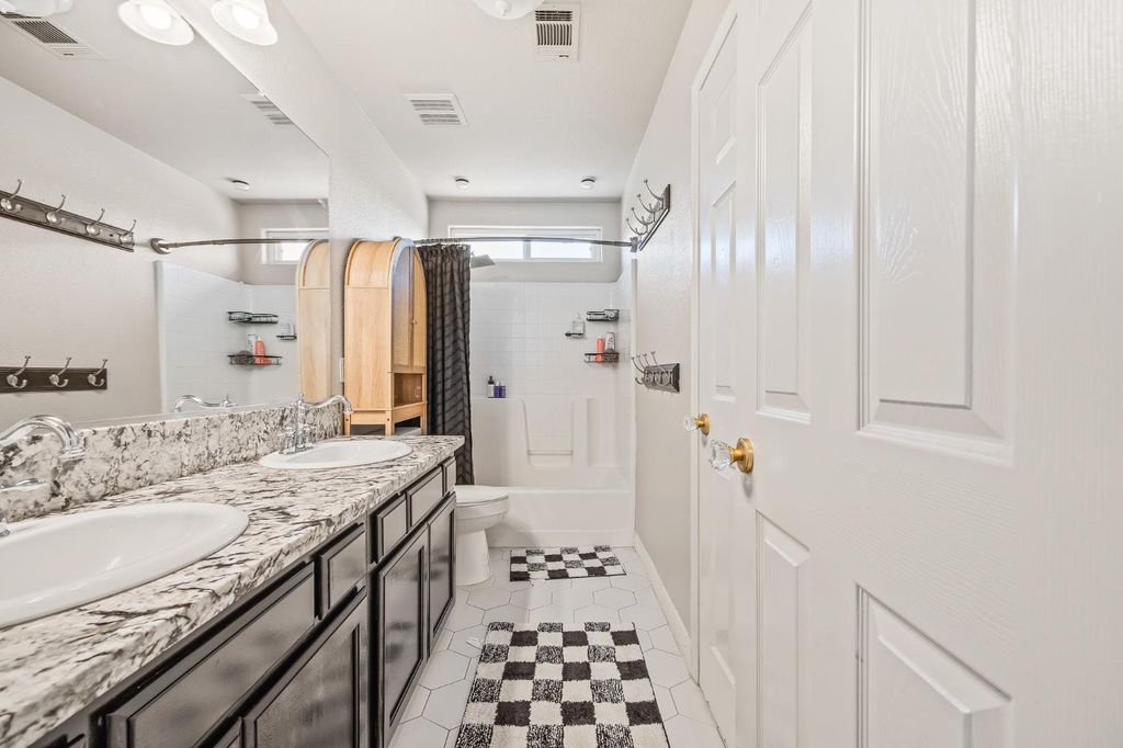 Image 29 of property listing at 1942 Hanson Avenue, Clovis, CA 93611