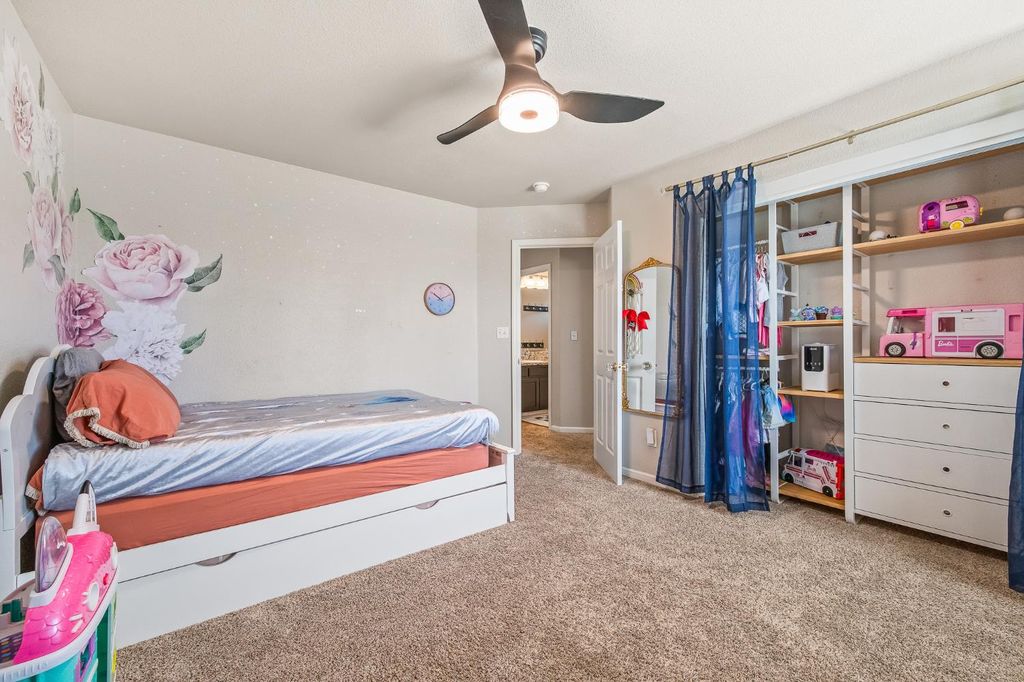 Image 31 of property listing at 1942 Hanson Avenue, Clovis, CA 93611