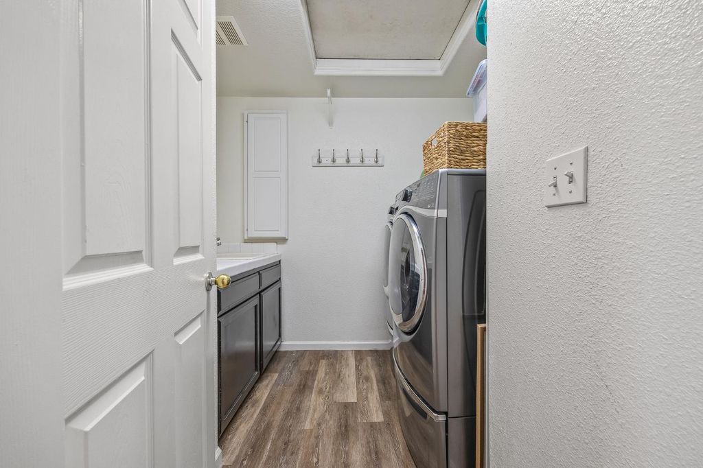 Image 32 of property listing at 1942 Hanson Avenue, Clovis, CA 93611