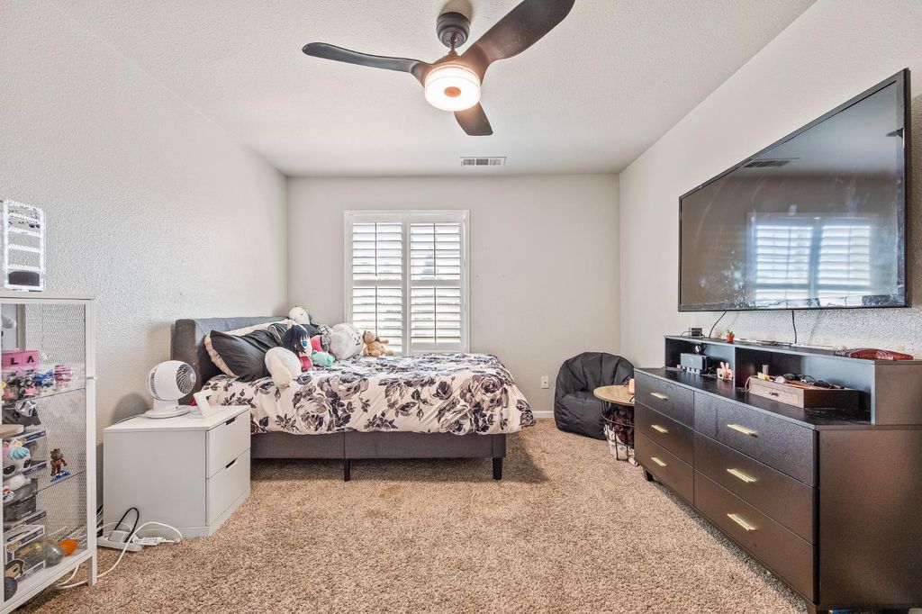 Image 35 of property listing at 1942 Hanson Avenue, Clovis, CA 93611