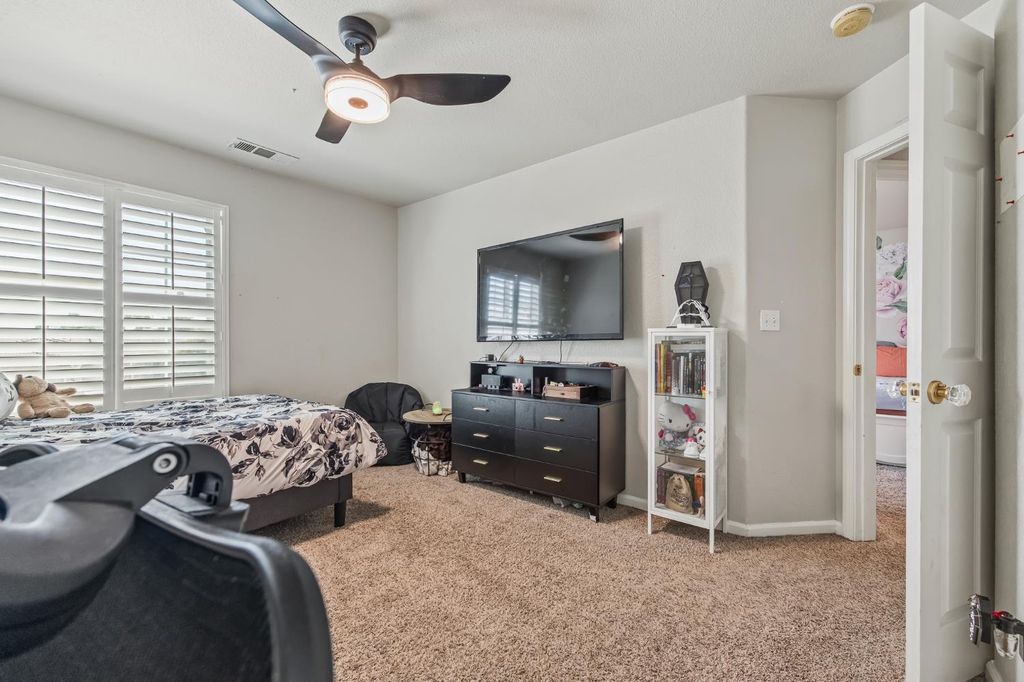 Image 36 of property listing at 1942 Hanson Avenue, Clovis, CA 93611