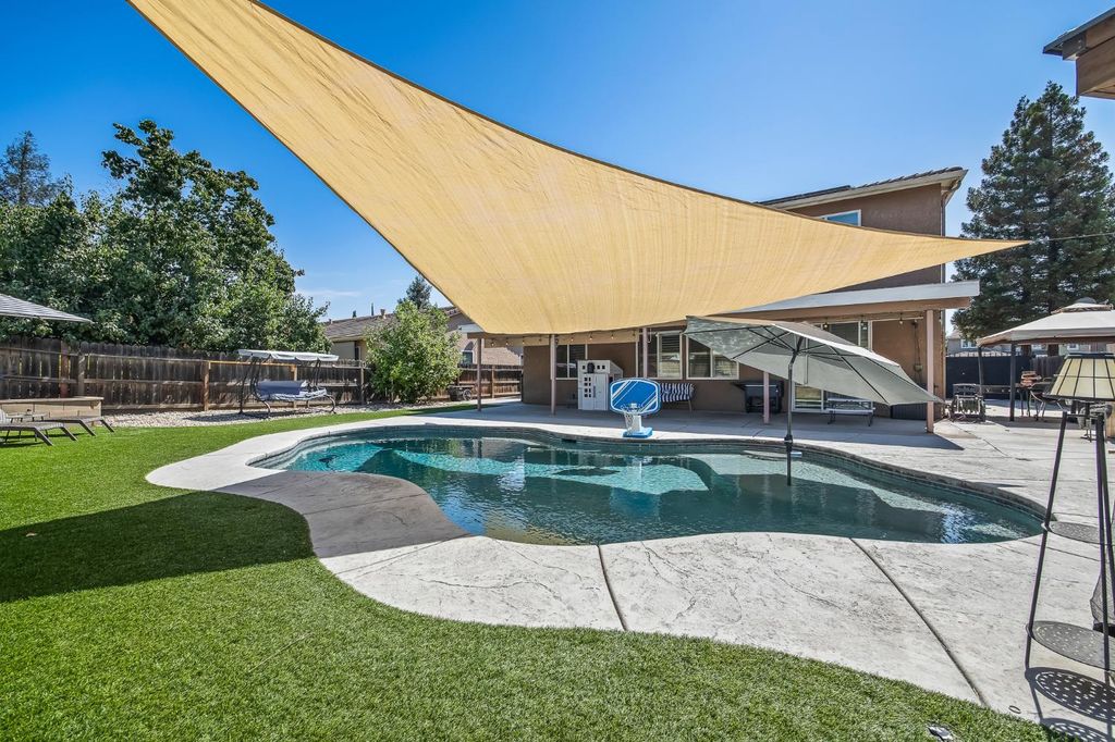 Image 37 of property listing at 1942 Hanson Avenue, Clovis, CA 93611