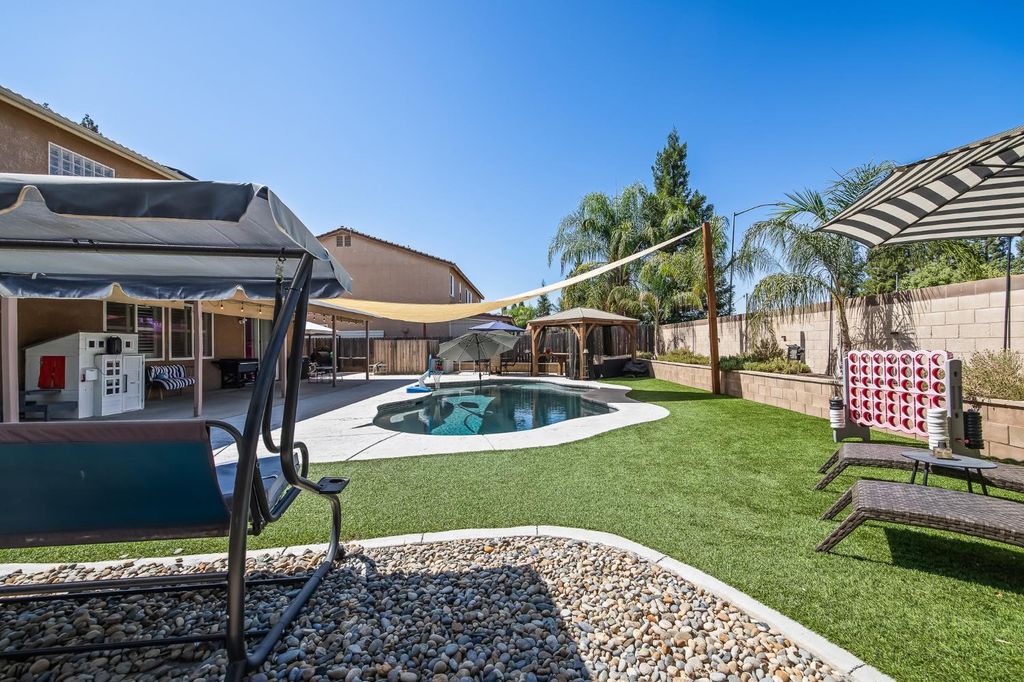 Image 38 of property listing at 1942 Hanson Avenue, Clovis, CA 93611