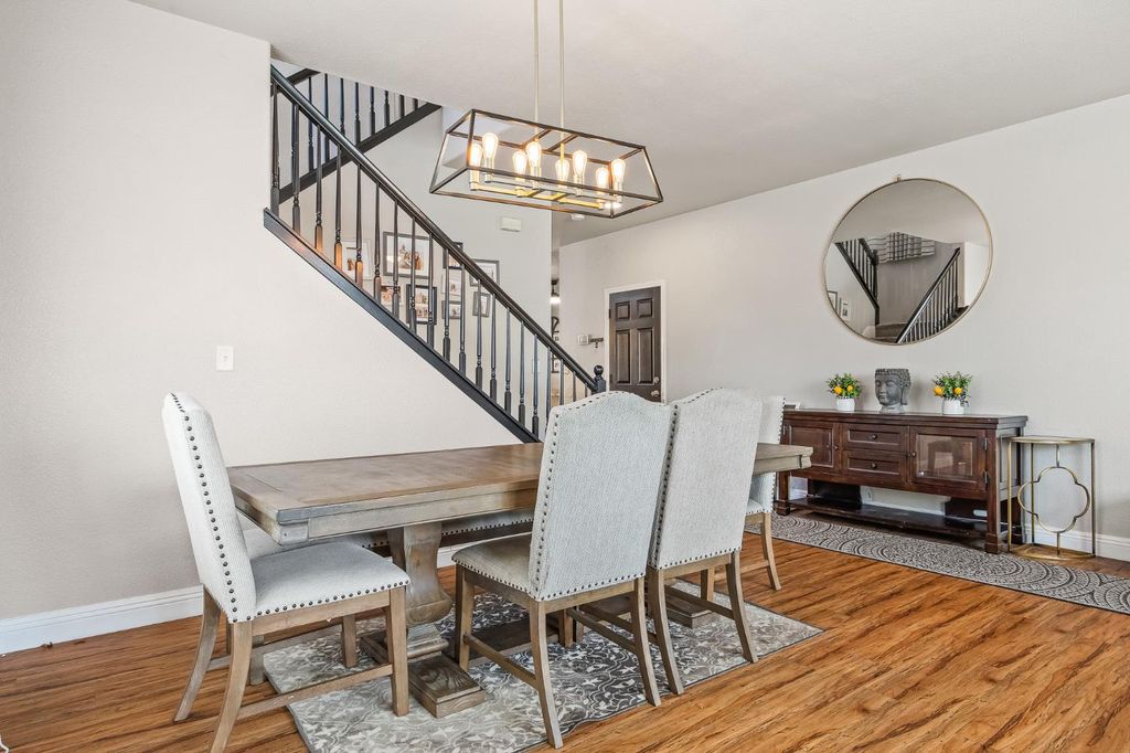 Image 4 of property listing at 1942 Hanson Avenue, Clovis, CA 93611
