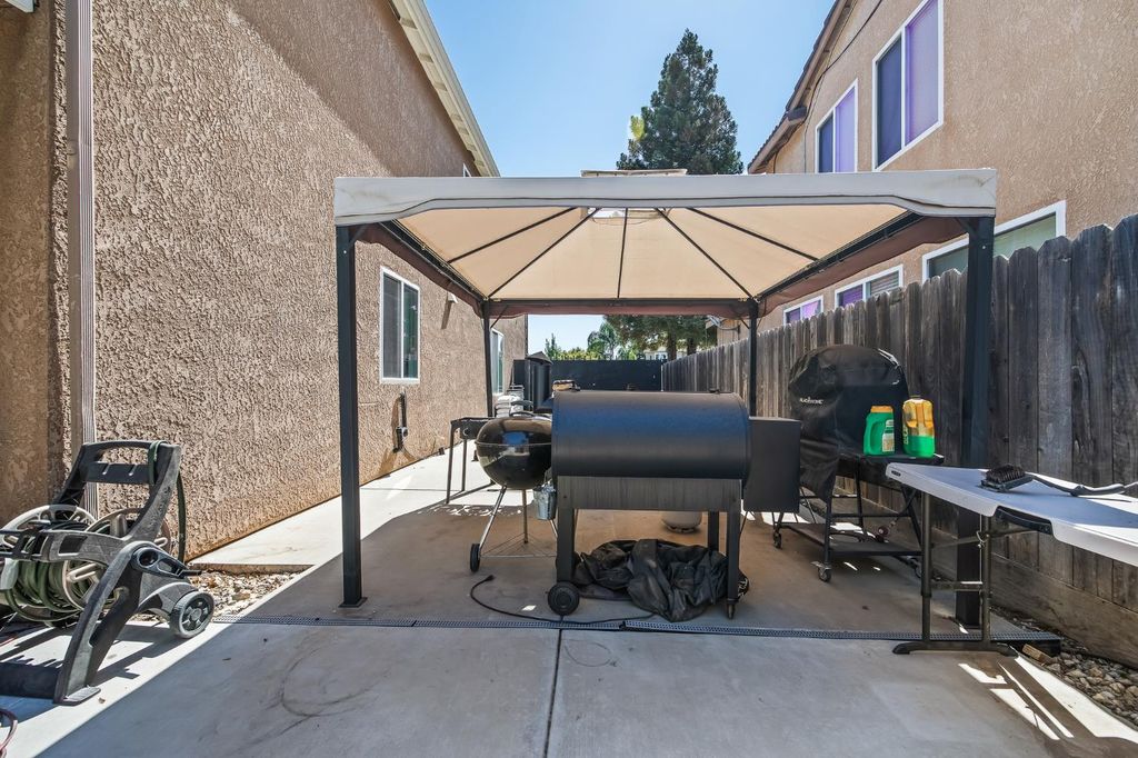 Image 43 of property listing at 1942 Hanson Avenue, Clovis, CA 93611