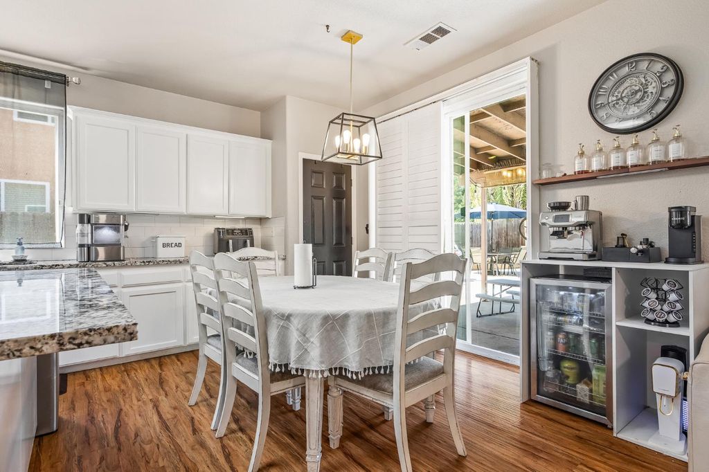 Image 7 of property listing at 1942 Hanson Avenue, Clovis, CA 93611