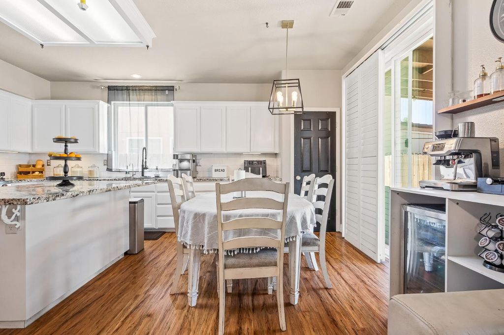 Image 8 of property listing at 1942 Hanson Avenue, Clovis, CA 93611