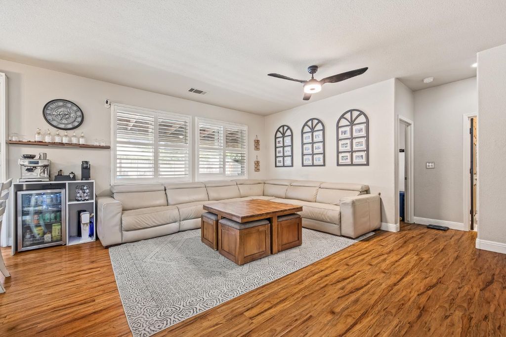 Image 9 of property listing at 1942 Hanson Avenue, Clovis, CA 93611