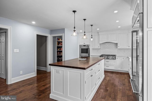 4 IRONGATE LN, Medford, NJ 08055