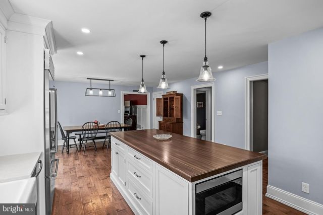 4 IRONGATE LN, Medford, NJ 08055