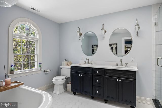 4 IRONGATE LN, Medford, NJ 08055
